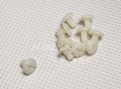 Гвинт пластиковий М8x16мм